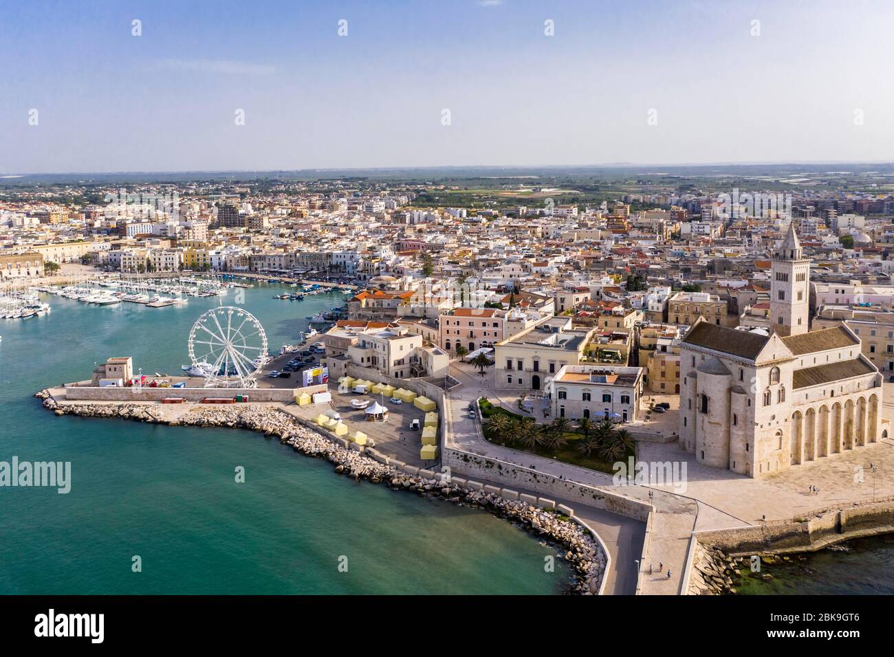 Veduta aerea, Cattedrale di San Nicola Pellegrino, Cattedrale del Mare di Trani, Puglia, Italia Meridionale Foto Stock