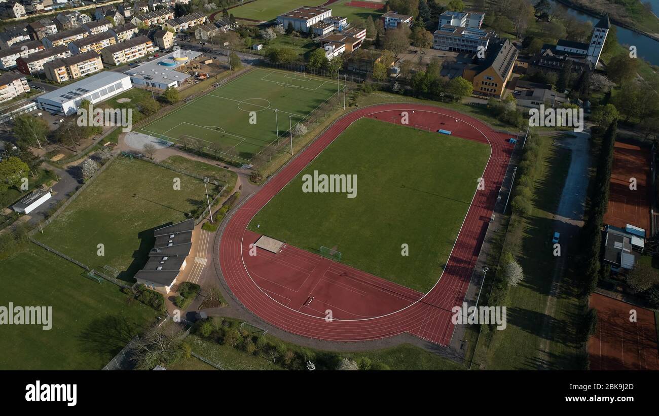 I campi sportivi intorno allo Stadio Rhein-Lahn sono deserte nonostante il tempo estivo. A causa della crisi della corona, tutte le strutture sportive sono Foto Stock