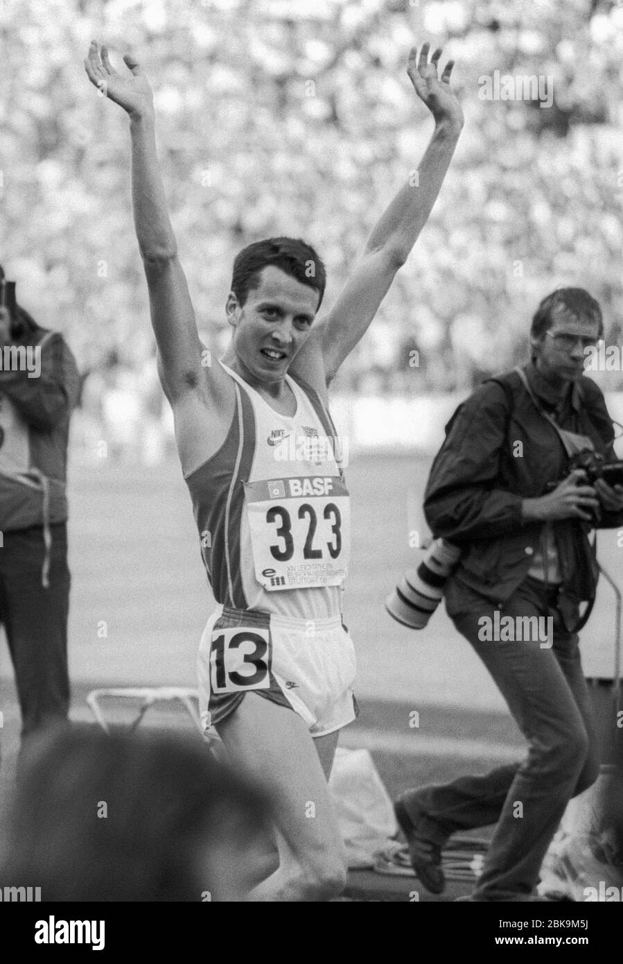 JACK BUCKNER Inghilterra allietare dopo aver vinto 5000 m nel Campionato europeo di Stoccarda 1986 Foto Stock
