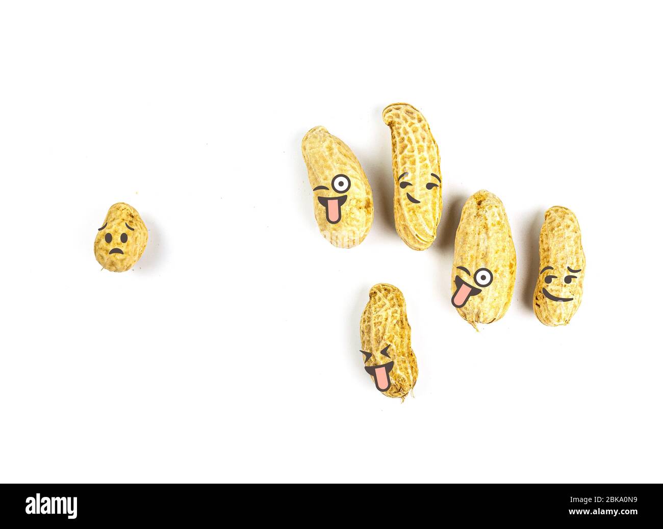 Concetto di bullismo , discriminazione. Gruppo di ridere emoticon volti e uno solo guardare triste e depresso, Discriminazione Concetto, razzismo e negati Foto Stock