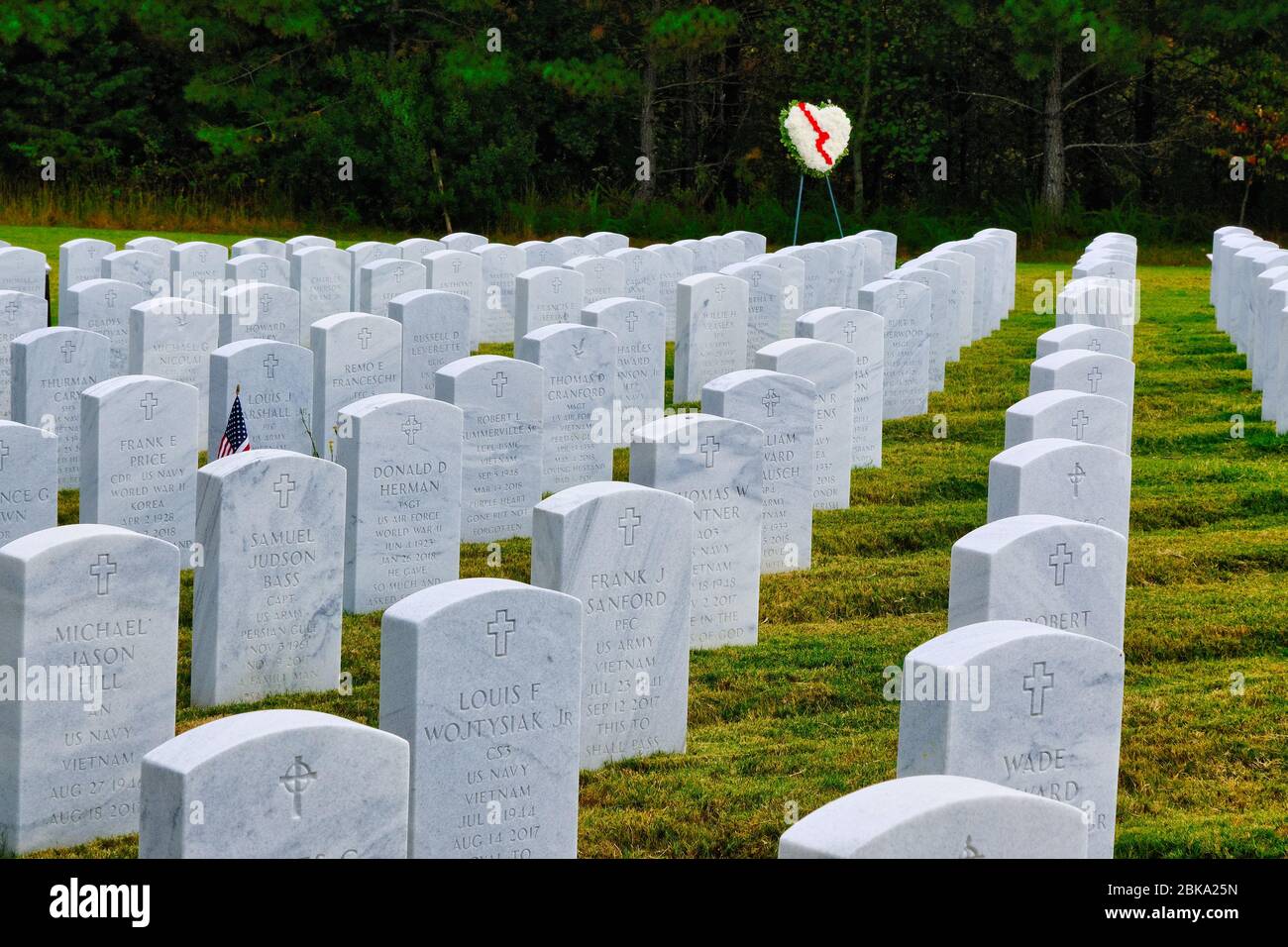Allestimento floreale al Veterans Cemetery Foto Stock