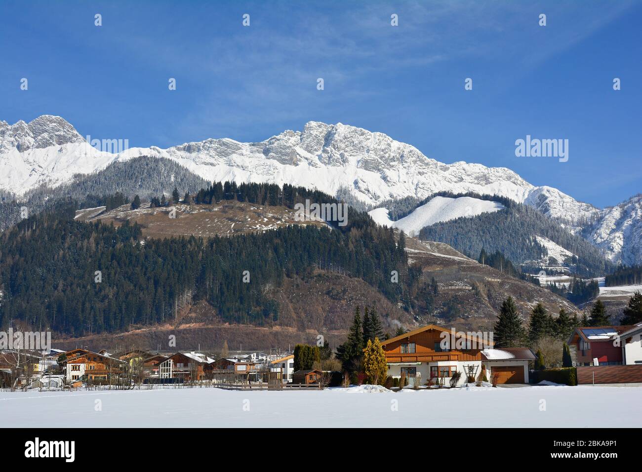 Austria, paesaggio invernale con Hochkoenig montagna Foto Stock