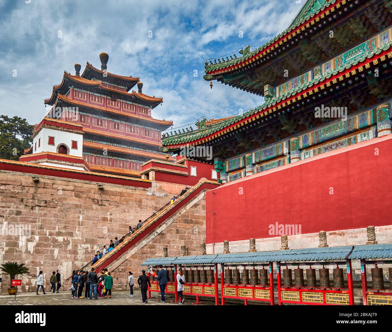 Chengde / Cina - 3 ottobre 2014: Tempio della Pace universale, Puning si, uno degli otto templi esterni di Chengde nel Chengde Mountain Resort, estate Foto Stock