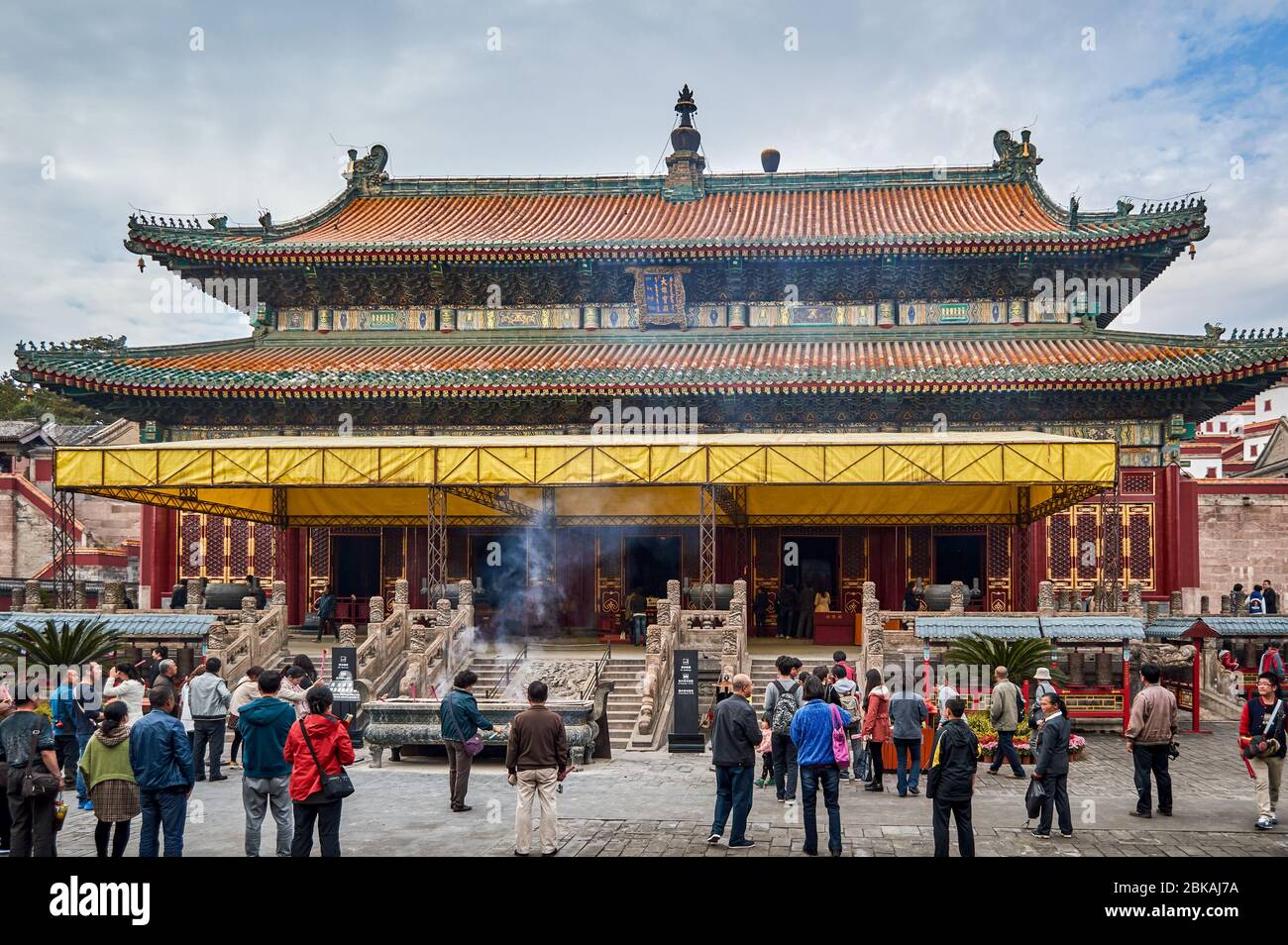 Chengde / Cina - 3 ottobre 2014: Tempio della Pace universale, Puning si, uno degli otto templi esterni di Chengde nel Chengde Mountain Resort, estate Foto Stock