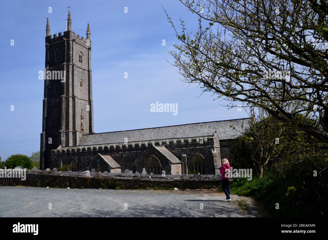 Il Campanile di pietra Tall Square della Chiesa Parrocchiale di St Nectans nell'Amleto di Stoke 'Cattedrale del Devon Nord' Hartland, Devon Nord, Inghilterra, Regno Unito Foto Stock