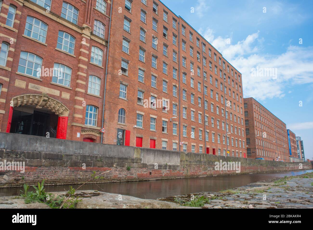 Royal Mill, che si trova all'angolo tra Redhill Street e Henry Street, Ancoats, a Manchester, Inghilterra. Foto Stock