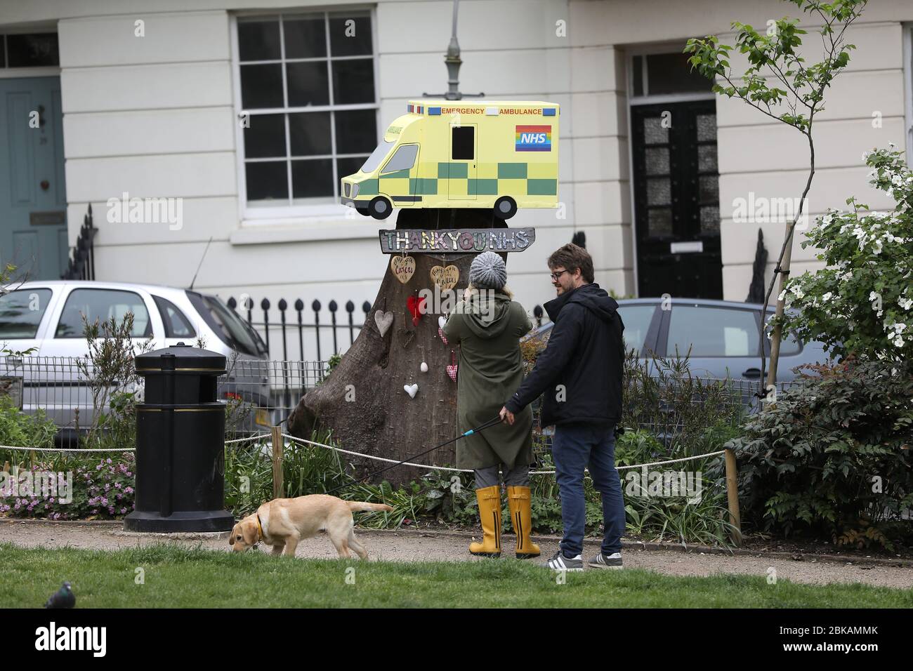 Brighton, Regno Unito. 3 maggio 2020. Un modello di metro di lunghezza Ambulance che è un omaggio al NHS per tutto il lavoro che hanno fatto durante il Coronavirus Pandemic, Credit: James Boardman/Alamy Live News Foto Stock