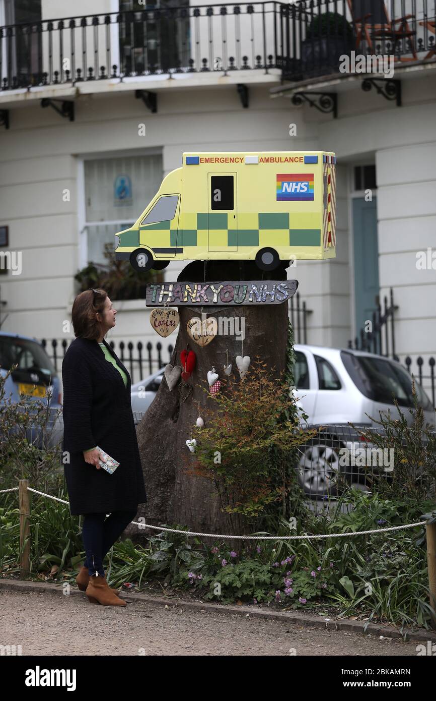 Brighton, Regno Unito. 3 maggio 2020. Un modello di metro di lunghezza Ambulance che è un omaggio al NHS per tutto il lavoro che hanno fatto durante il Coronavirus Pandemic, Credit: James Boardman/Alamy Live News Foto Stock