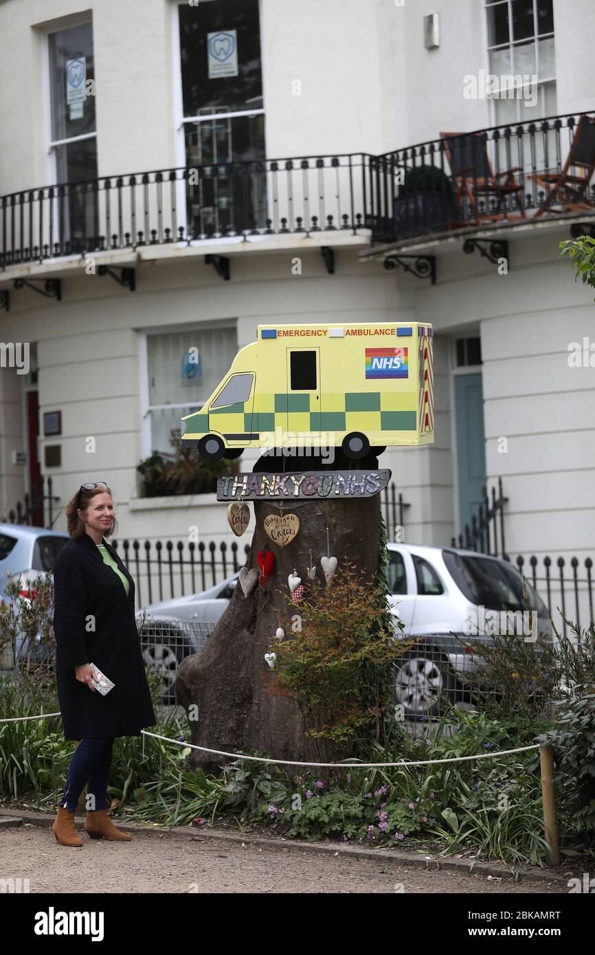 Brighton, Regno Unito. 3 maggio 2020. Un modello di metro di lunghezza Ambulance che è un omaggio al NHS per tutto il lavoro che hanno fatto durante il Coronavirus Pandemic, Credit: James Boardman/Alamy Live News Foto Stock