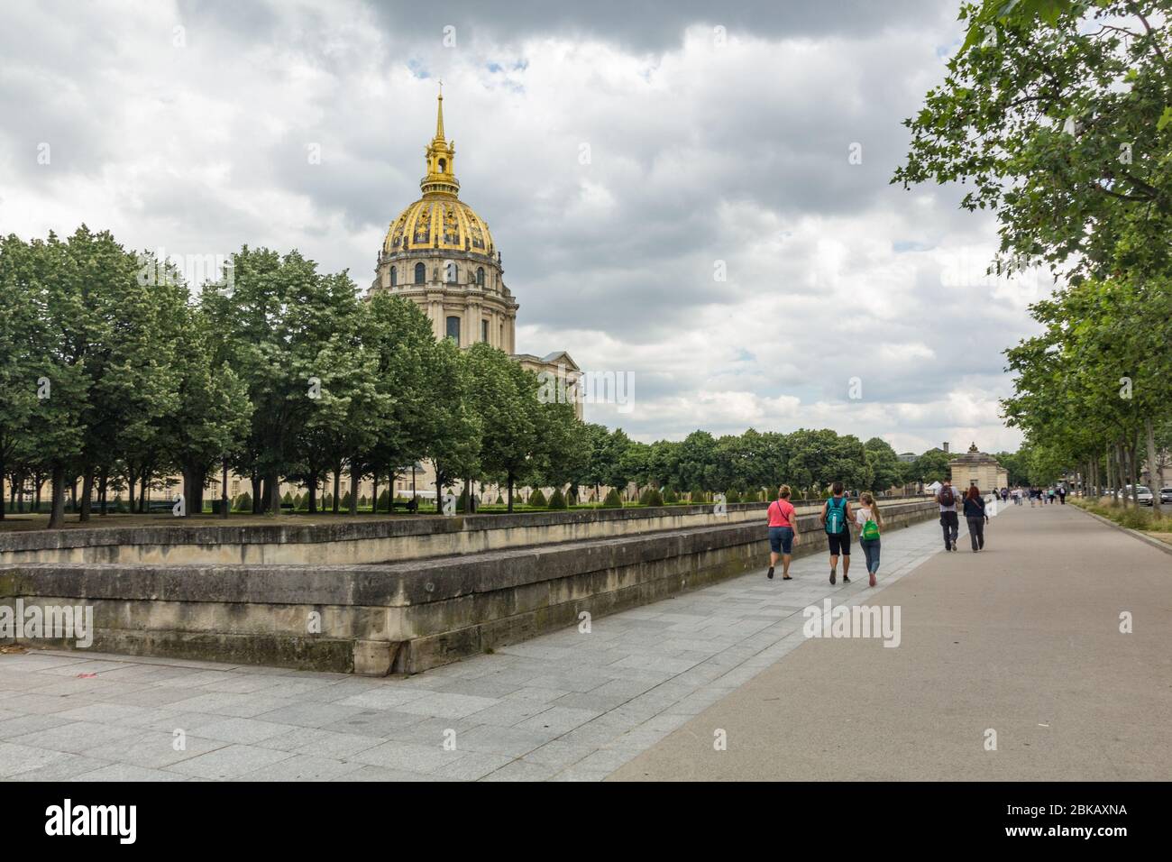 Parigi, Francia - 25 giugno 2016: Les Invalides è un complesso di musei a Parigi, il museo di storia militare della Francia, e la tomba di Napoleone Bonapar Foto Stock