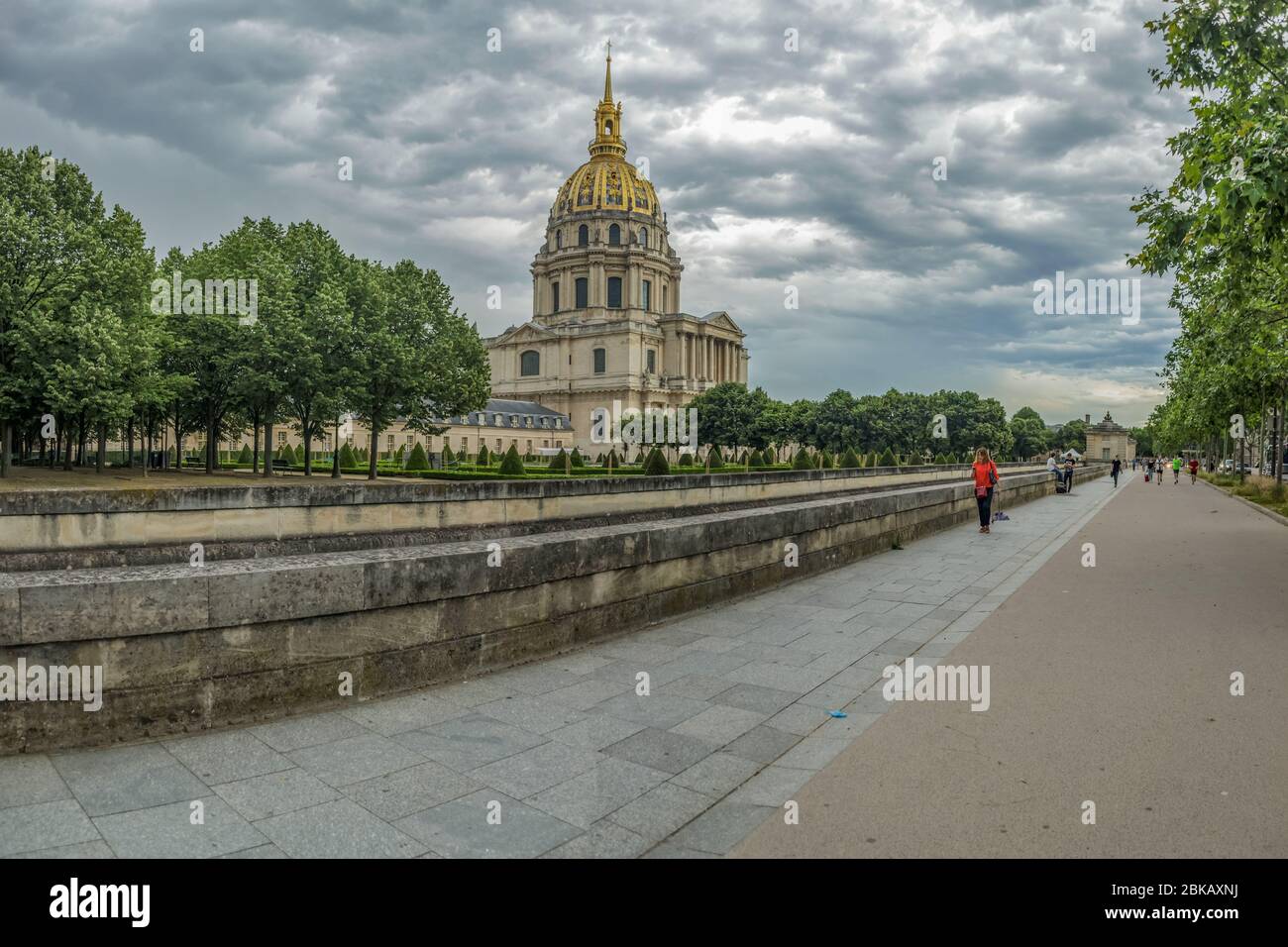 Parigi, Francia - 22 giugno 2016: Les Invalides è un complesso di musei a Parigi, il museo di storia militare della Francia, e la tomba di Napoleone Bonapar Foto Stock