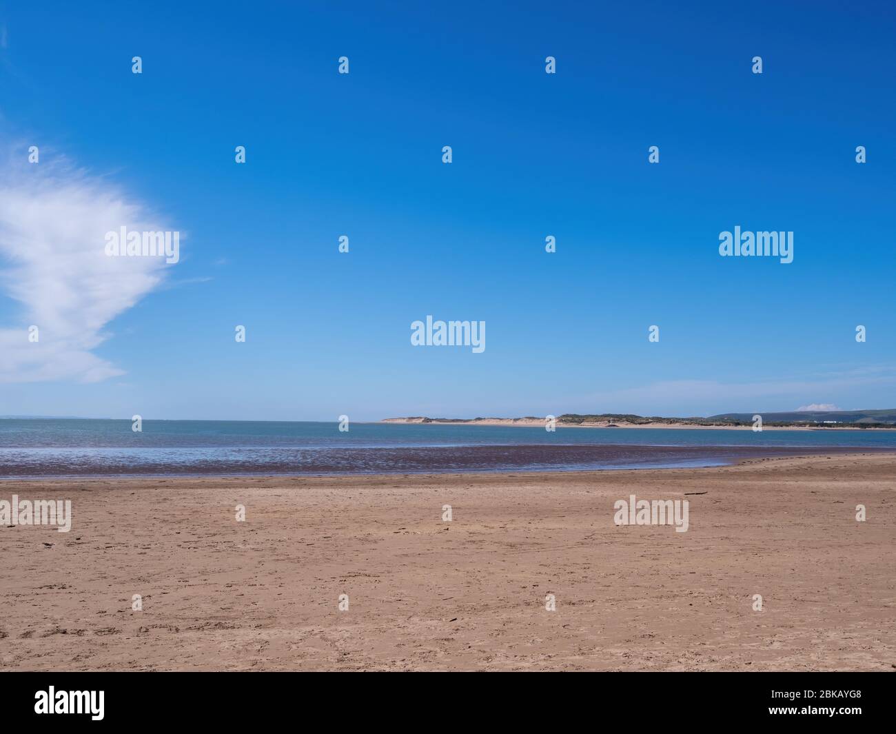 Spiaggia di sabbia deserta, Instow, Devon nord Regno Unito, Nessun turista. Turismo decimato da Coronavirus, Covid Lockdown. Foto Stock