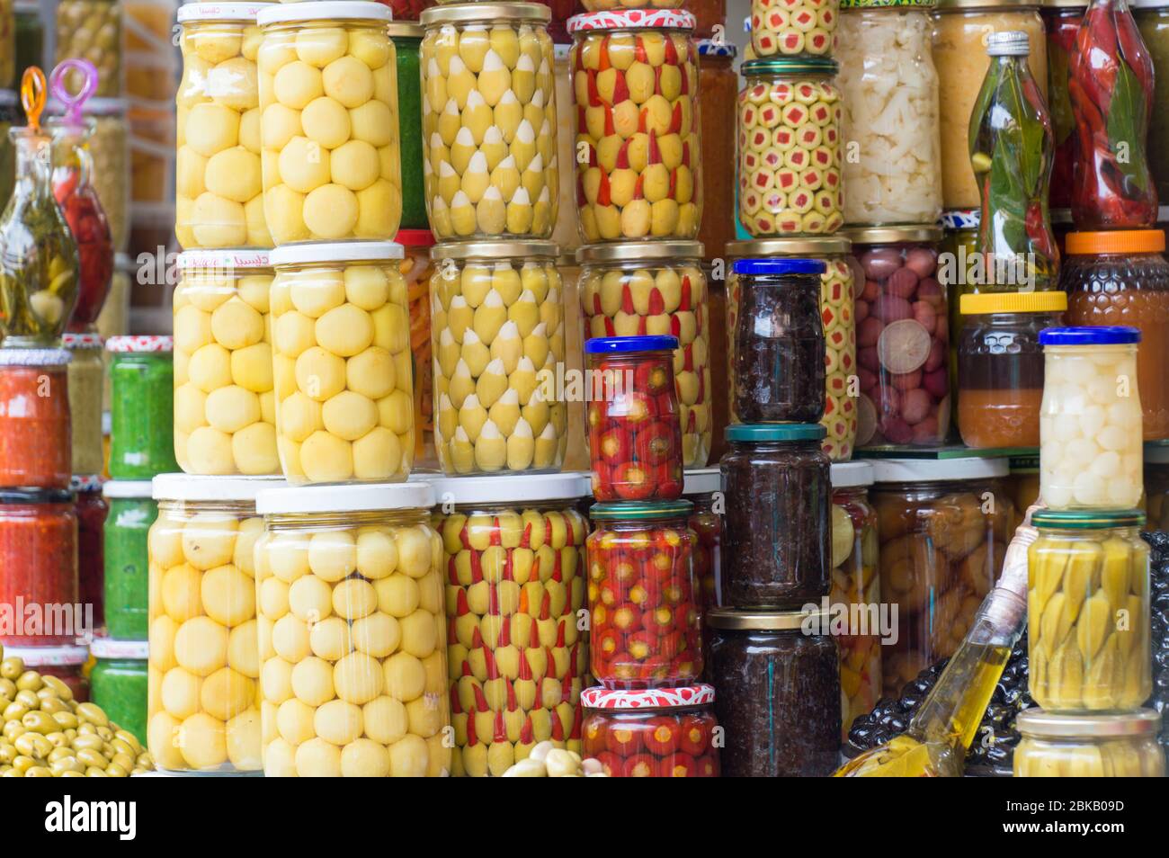 Le olive sul mercato di Djemaa el Fna mercato alimentare di Marrakesh (Marrakech), Marocco, Africa del Nord Foto Stock