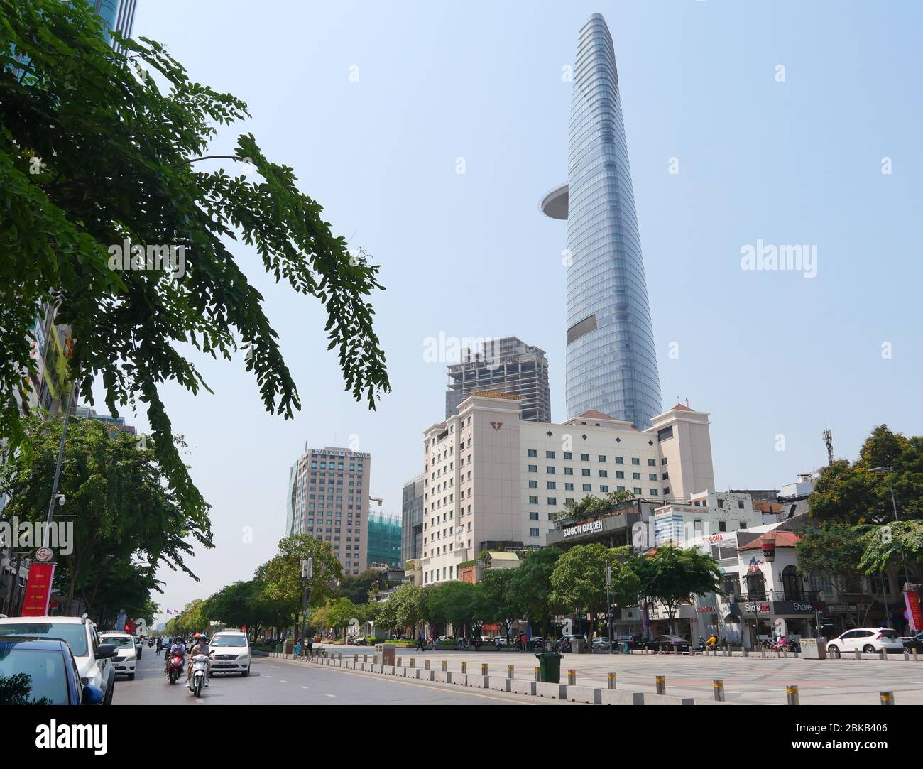 Ho Chi Minh City, Vietnam - 30 aprile 2020: Strada vuota della strada pedonale Nguyen Hue nel centro di ho Chi Minh City Foto Stock