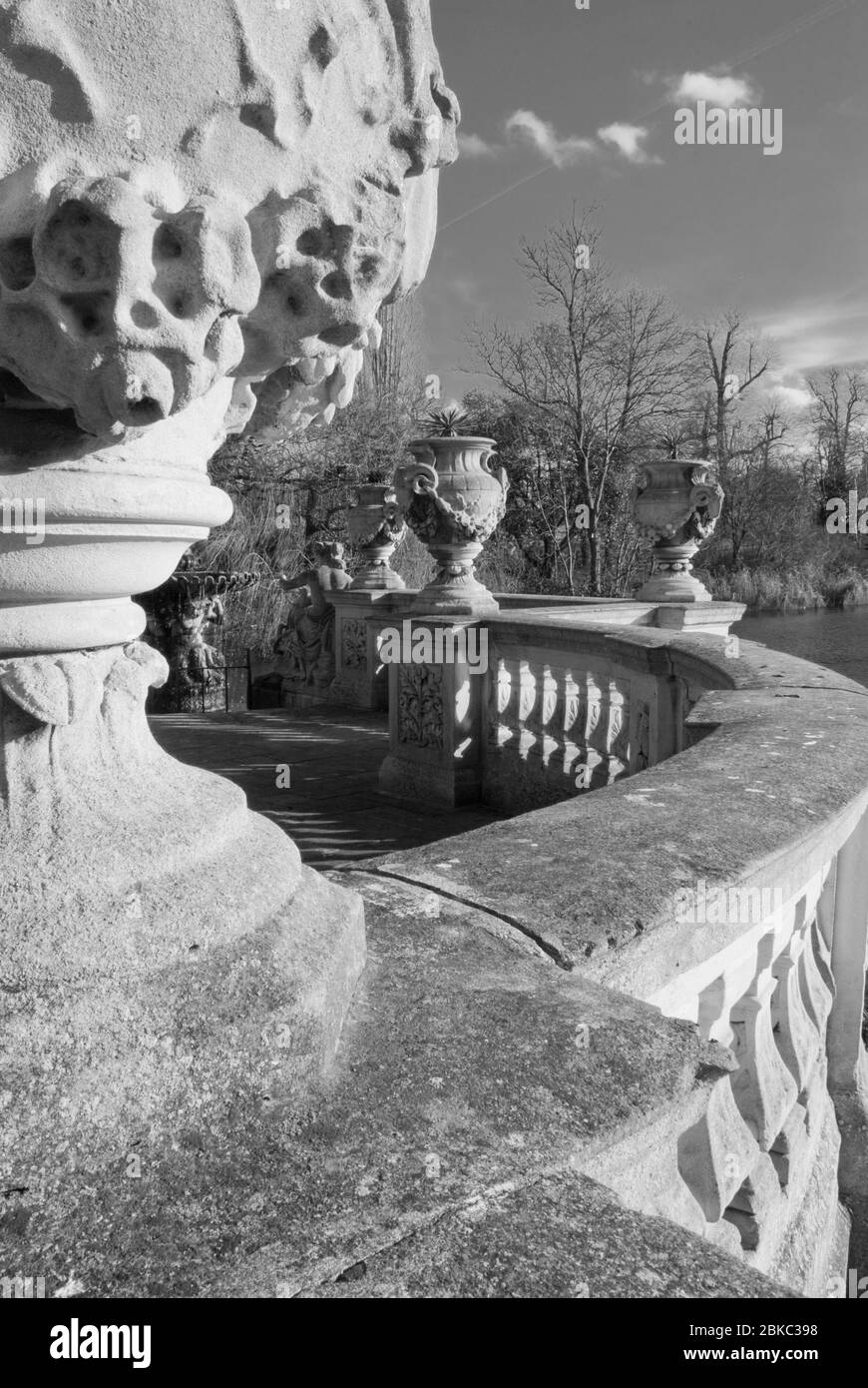 Water Garden Landscape architettura classica tradizionale italiana Giardini Kensington, Londra W2 2UH di James Pennethorne Foto Stock