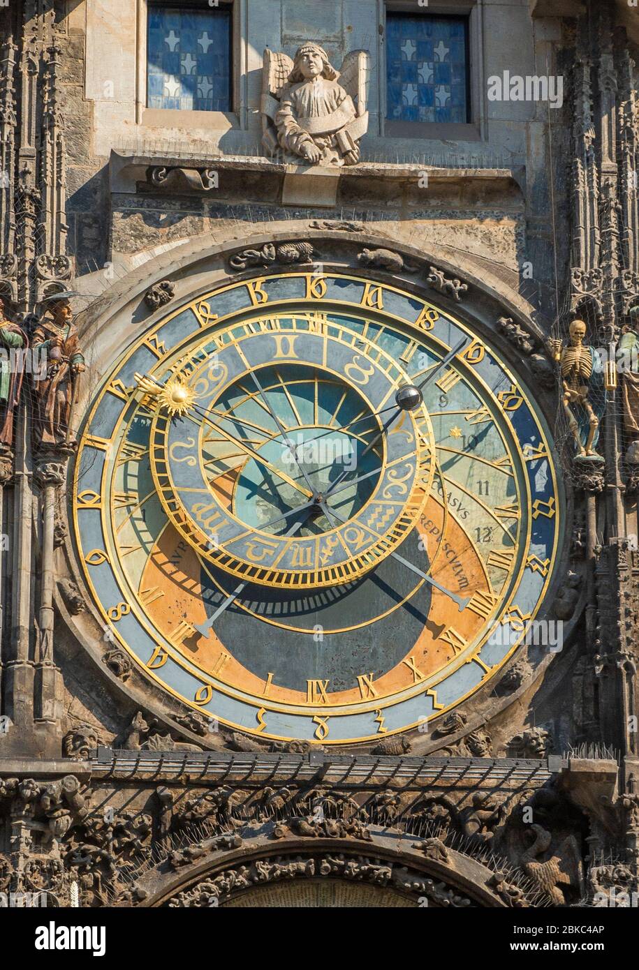 Orologio astronomico di Praga, famoso punto di riferimento di Praga nella piazza centrale della capitale della Repubblica Ceca. Foto Stock
