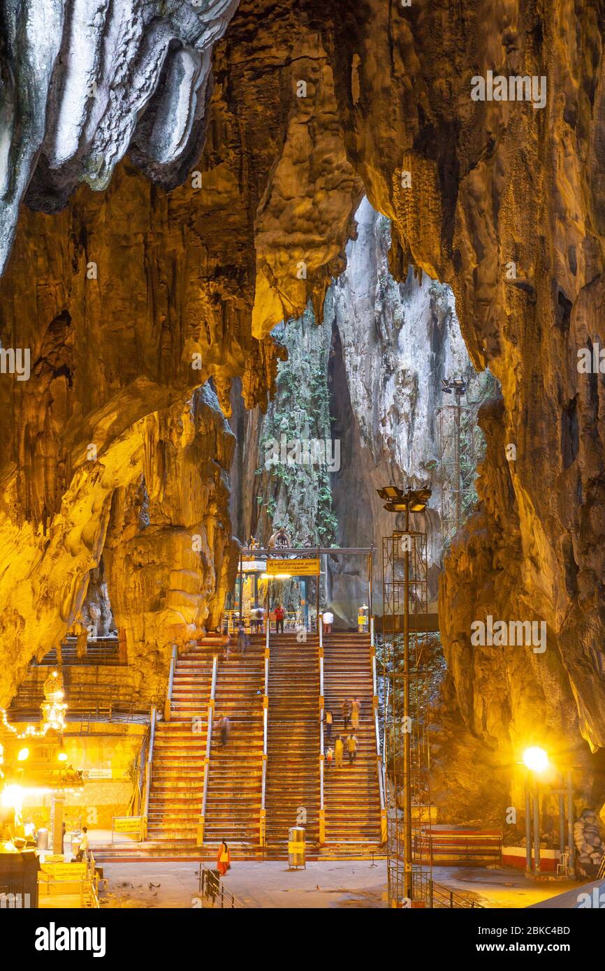 Interno del Santuario indù delle grotte di Batu. Foto Stock