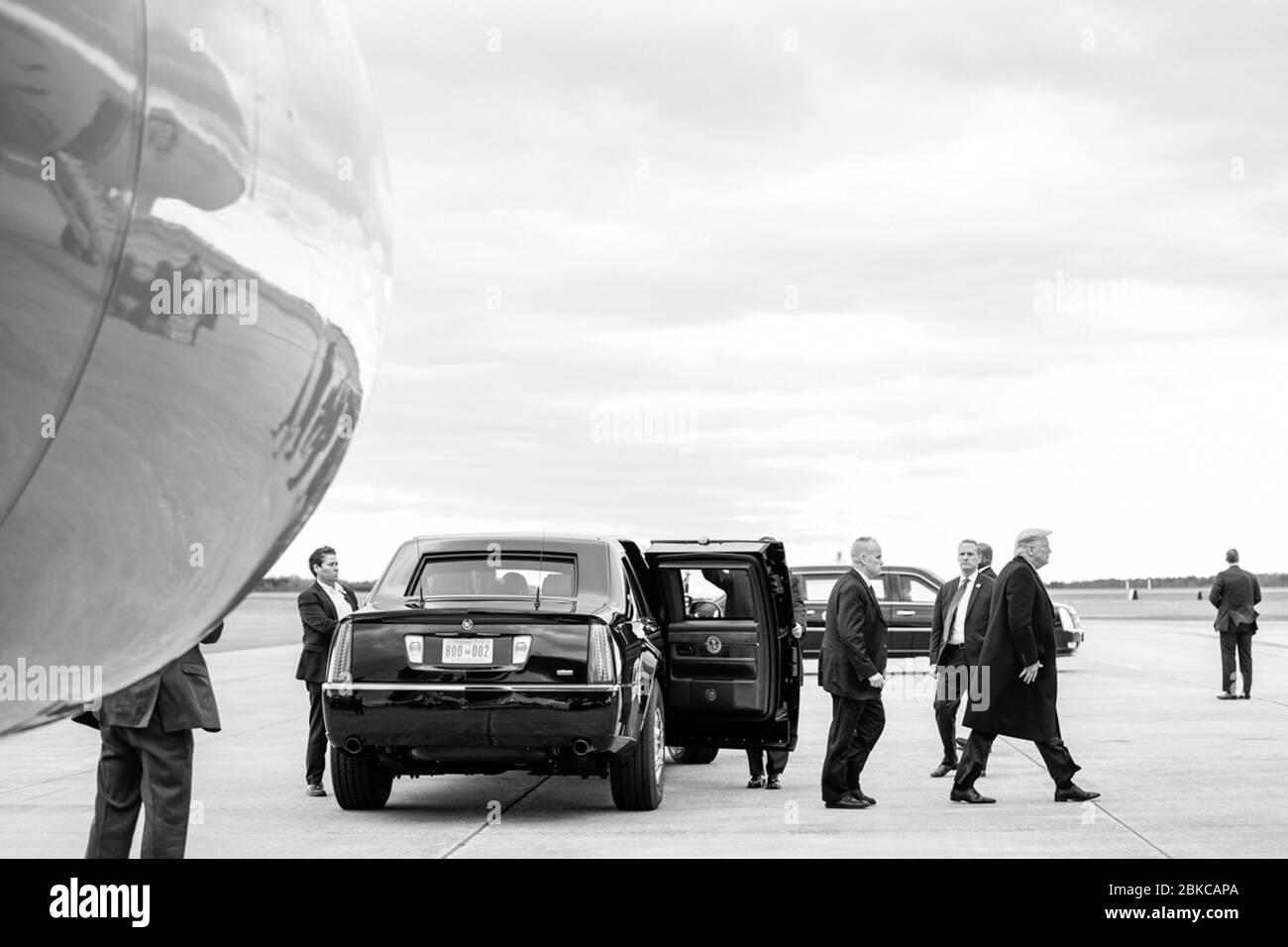 Il presidente Donald J. Trump arriva a bordo dell'Air Force One all'aeroporto internazionale Charlotte Douglas venerdì 7 febbraio 2020 per il suo ritorno a Washington, D.C. il presidente Trump ritorna dalla Carolina del Nord Foto Stock