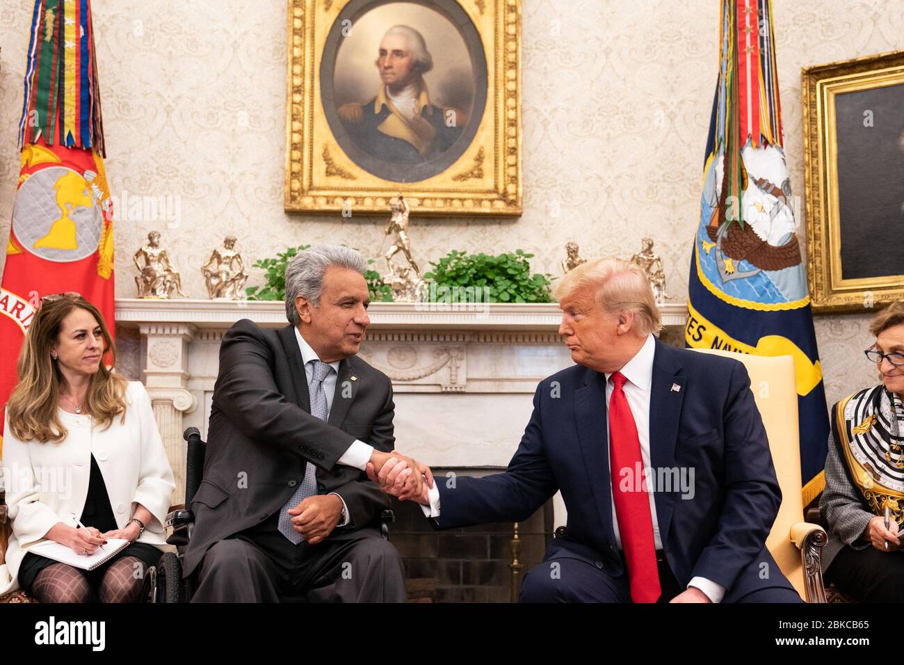 Il presidente Donald J. Trump incontra il presidente ecuadoriano Lenin Moreno Garces mercoledì 12 febbraio 2020, presso l'Ufficio ovale della Casa Bianca. Il Presidente Trump si visita con il Presidente dell’Ecuador Foto Stock