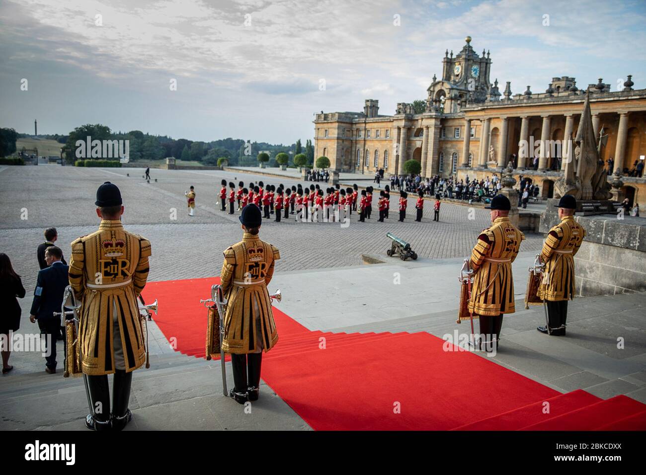 Il 12 luglio 2018, il presidente Donald Trump e la First Lady Melania Trump hanno partecipato ad una cerimonia di arrivo al Blenheim Palace come parte della loro visita ufficiale europea. Foto Stock