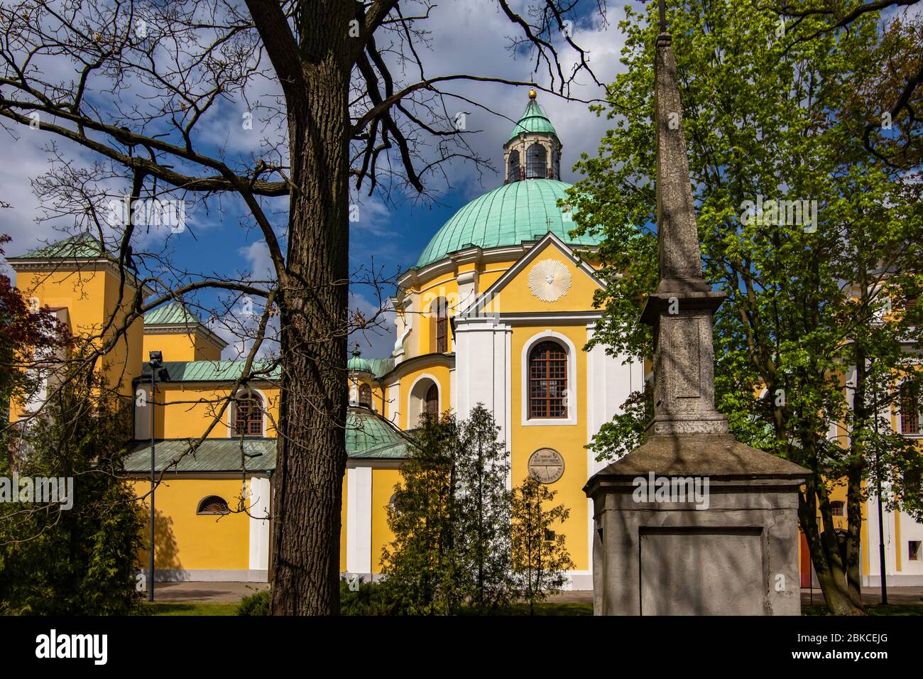 Polacco architettura barocca. Chiesa - basilica in Trzemeszno, Polonia. Foto Stock