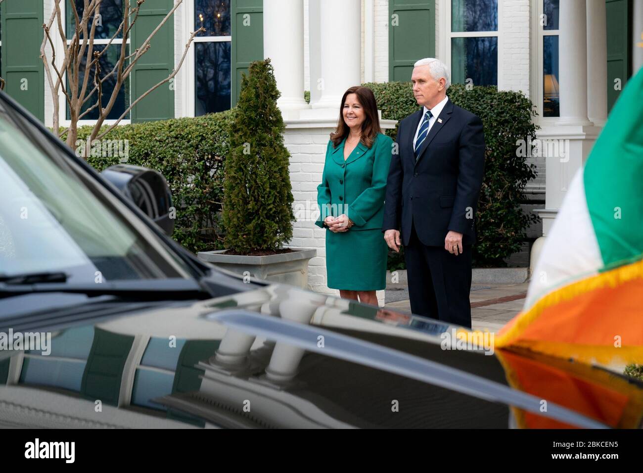 Il 12 marzo 2020, il vicepresidente Mike Pence e la signora Karen Pence hanno accolto il primo ministro irlandese Leo Varadkar nella residenza del vicepresidente a Washington, D.C. l'incontro si è concentrato sul rafforzamento delle relazioni tra Stati Uniti e Irlanda. Foto Stock