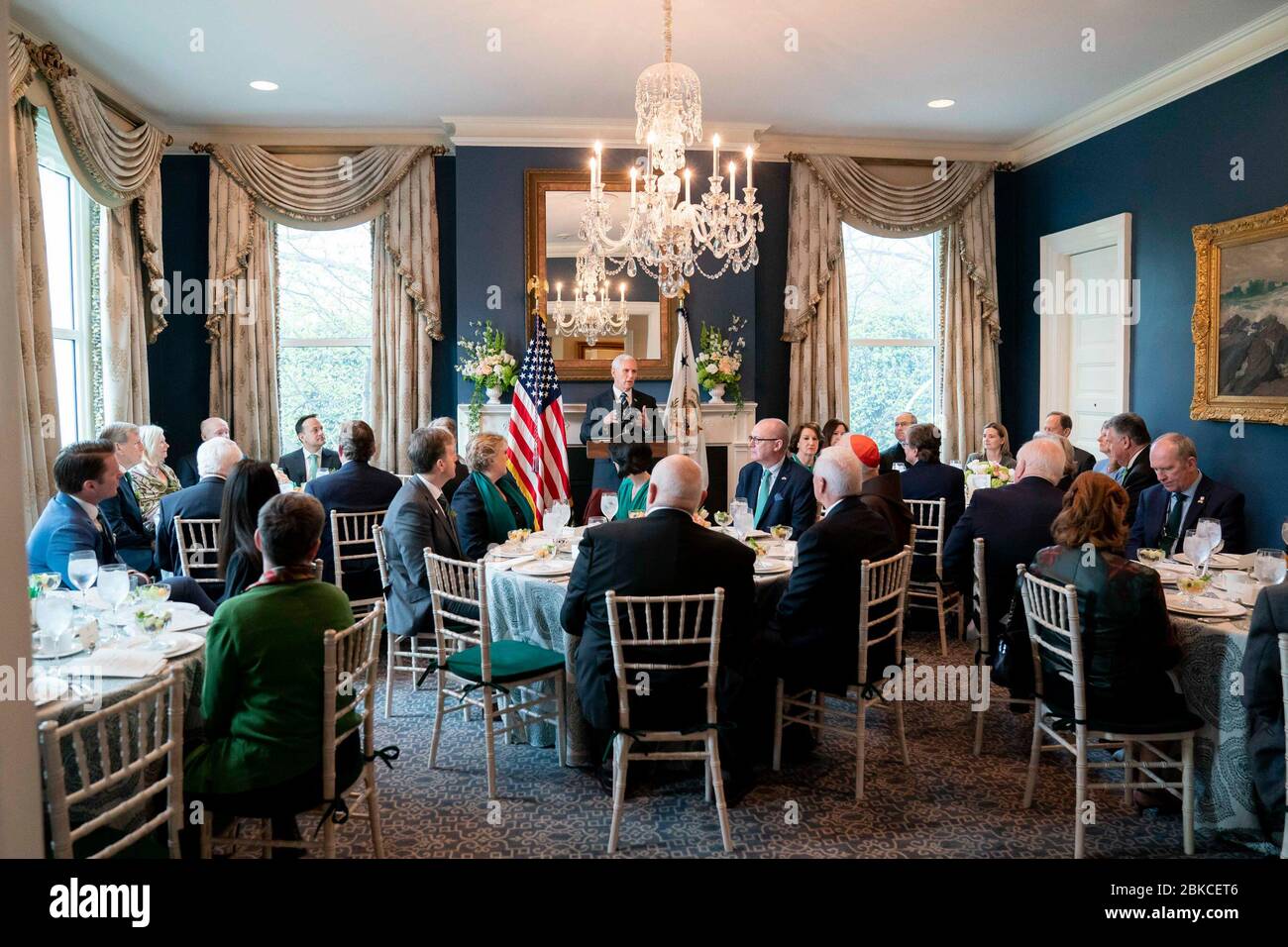 Il 12 marzo 2020, il vicepresidente Mike Pence e la signora Karen Pence hanno ospitato una colazione per il primo ministro irlandese Leo Varadkar presso la residenza del vicepresidente di Washington, D.C. l'evento si è concentrato sul rafforzamento delle relazioni tra Stati Uniti e Irlanda. Foto Stock