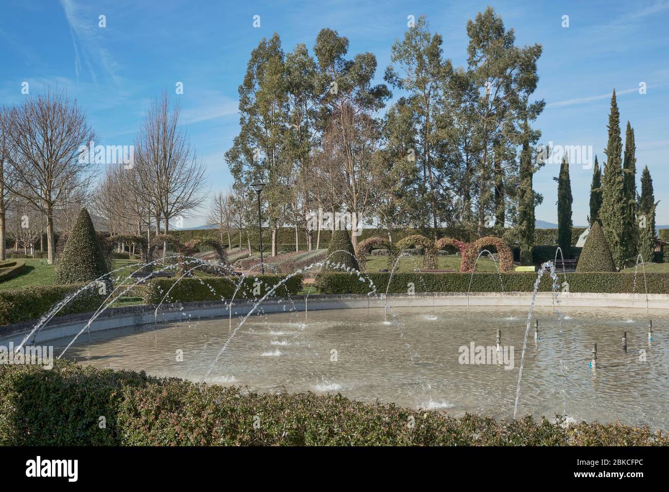 Parque de los Sentidos, il suono dell'acqua nel parco pubblico. È considerata una delle destinazioni turistiche della città di Noáin, Navarra, Spagna, Foto Stock