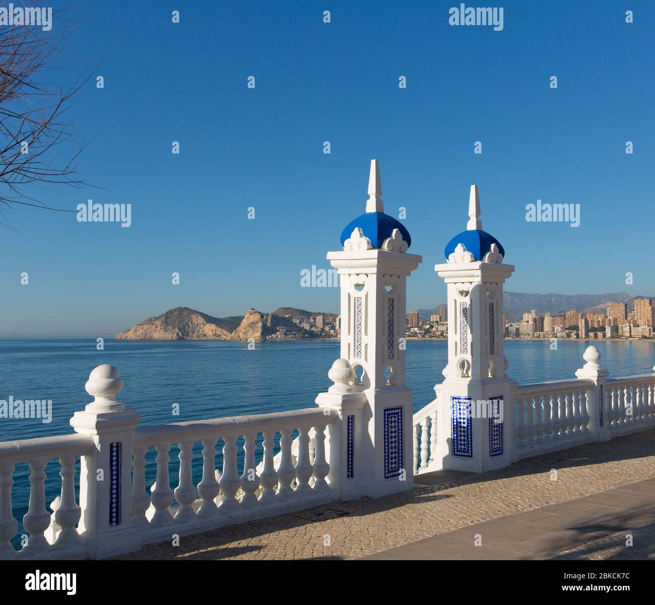 Benidorm Spagna vista a Poniente playa dal punto di vista nella città vecchia Costa Blanca Foto Stock