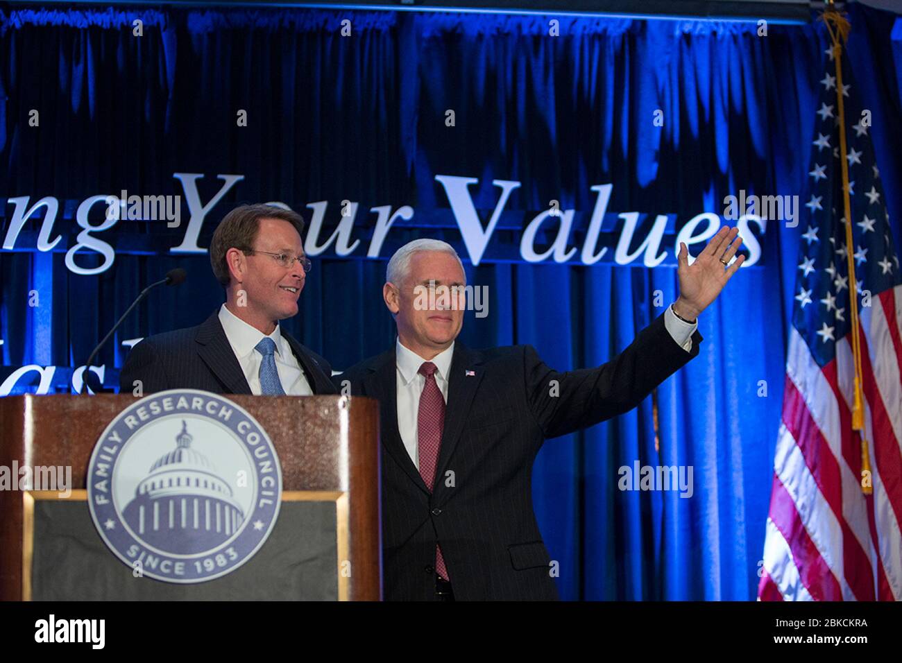 Il Vice Presidente Mike Pence commenta venerdì 7 aprile 2017, durante un evento "Voice Your Values in Washington" al Willard Hotel di Washington, D.C. i primi 100 giorni del Presidente Trump: 72 Foto Stock