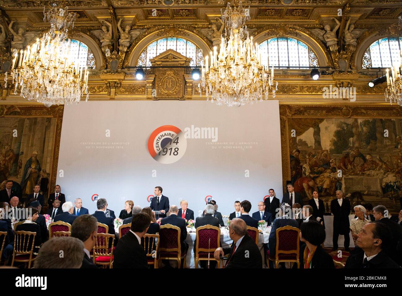 L'11 novembre 2018, il presidente Donald J. Trump ha partecipato al pranzo commemorativo del centenario dell'Armistizio ospitato dal presidente francese Emmanuel Macron all'Elysee Palace di Parigi. Foto Stock