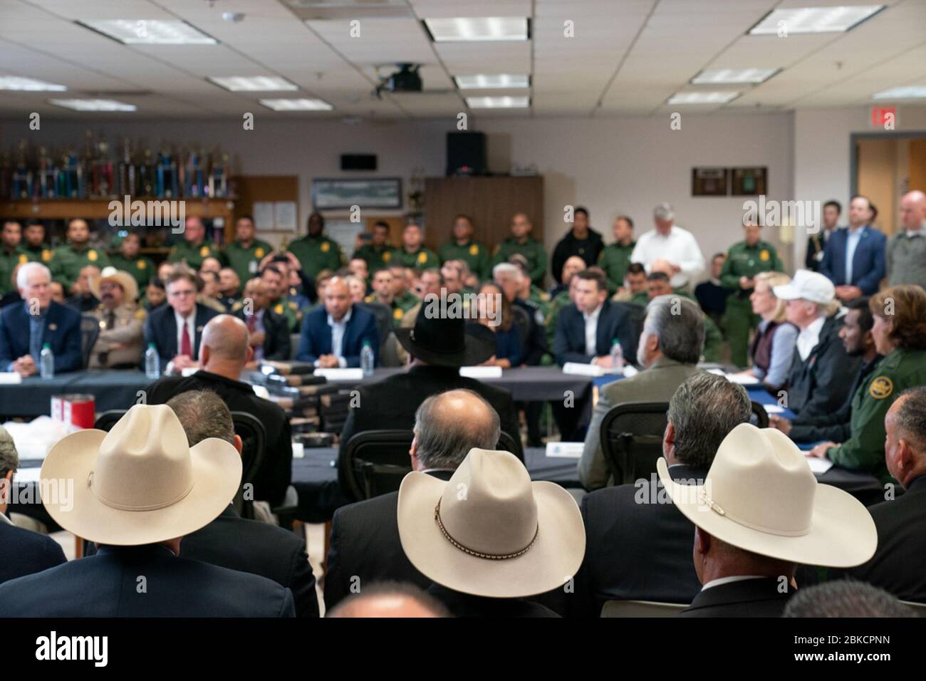 Il 10 gennaio 2019, il presidente Donald J. Trump ha partecipato a una tavola rotonda sull'immigrazione e la sicurezza delle frontiere presso la stazione McAllen di McAllen, Texas. La discussione si è concentrata sulle sfide e le misure adottate per garantire la sicurezza del confine meridionale degli Stati Uniti. Foto Stock