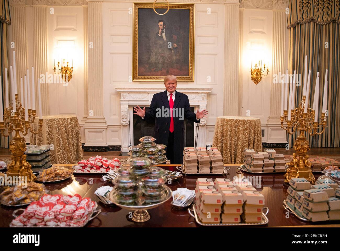 Il 14 gennaio 2019, il presidente Donald J. Trump ha accolto i Clemson Tigers, campioni nazionali di calcio NCAA del 2018, nella White House State Dining Room, dove sono stati trattati con il cibo delle famose catene di fast-food. Foto Stock