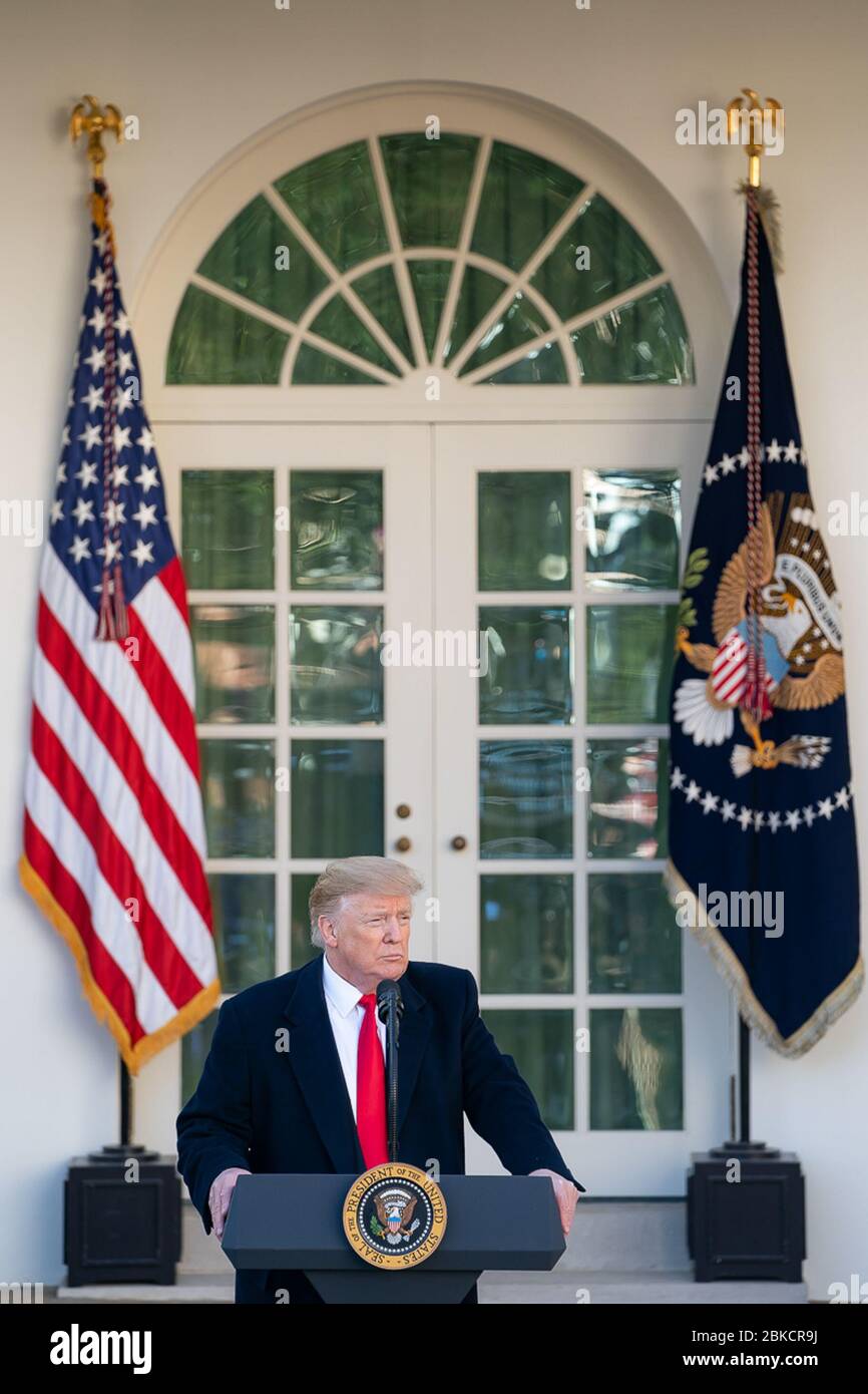 Il presidente Donald J. Trump si rivolge alla nazione il 25 gennaio 2019, al Rose Garden riguardo alla chiusura del governo in corso. Foto Stock