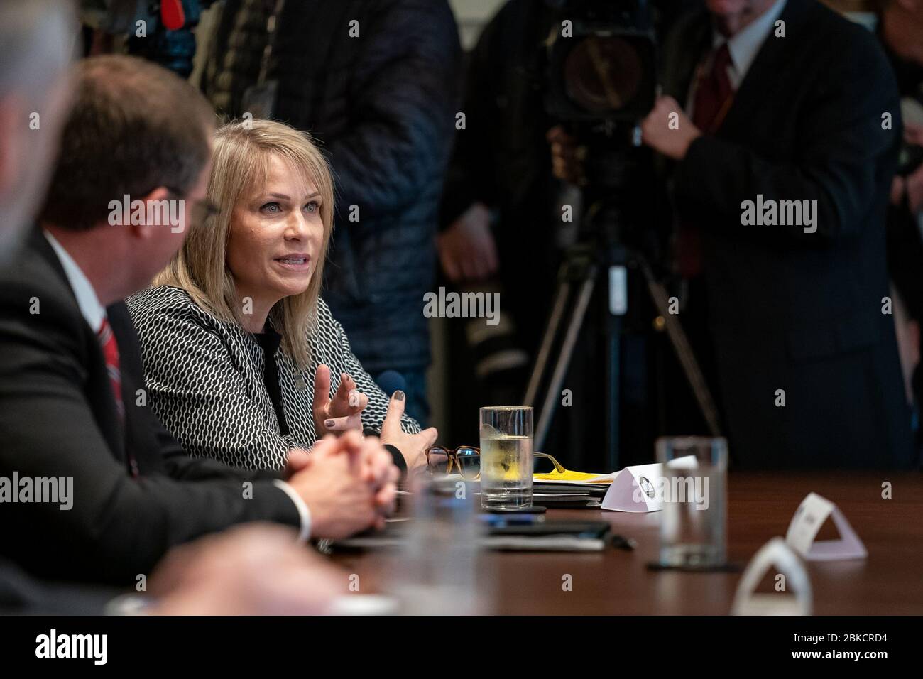 Il 1° febbraio 2019, il presidente Donald J. Trump ha convocato un incontro nella sala del Gabinetto della Casa Bianca per discutere le strategie per combattere la tratta di esseri umani lungo il confine meridionale degli Stati Uniti. La riunione si è concentrata sulle forze dell'ordine e sugli sforzi federali per affrontare le questioni relative al traffico di esseri umani. Foto Stock