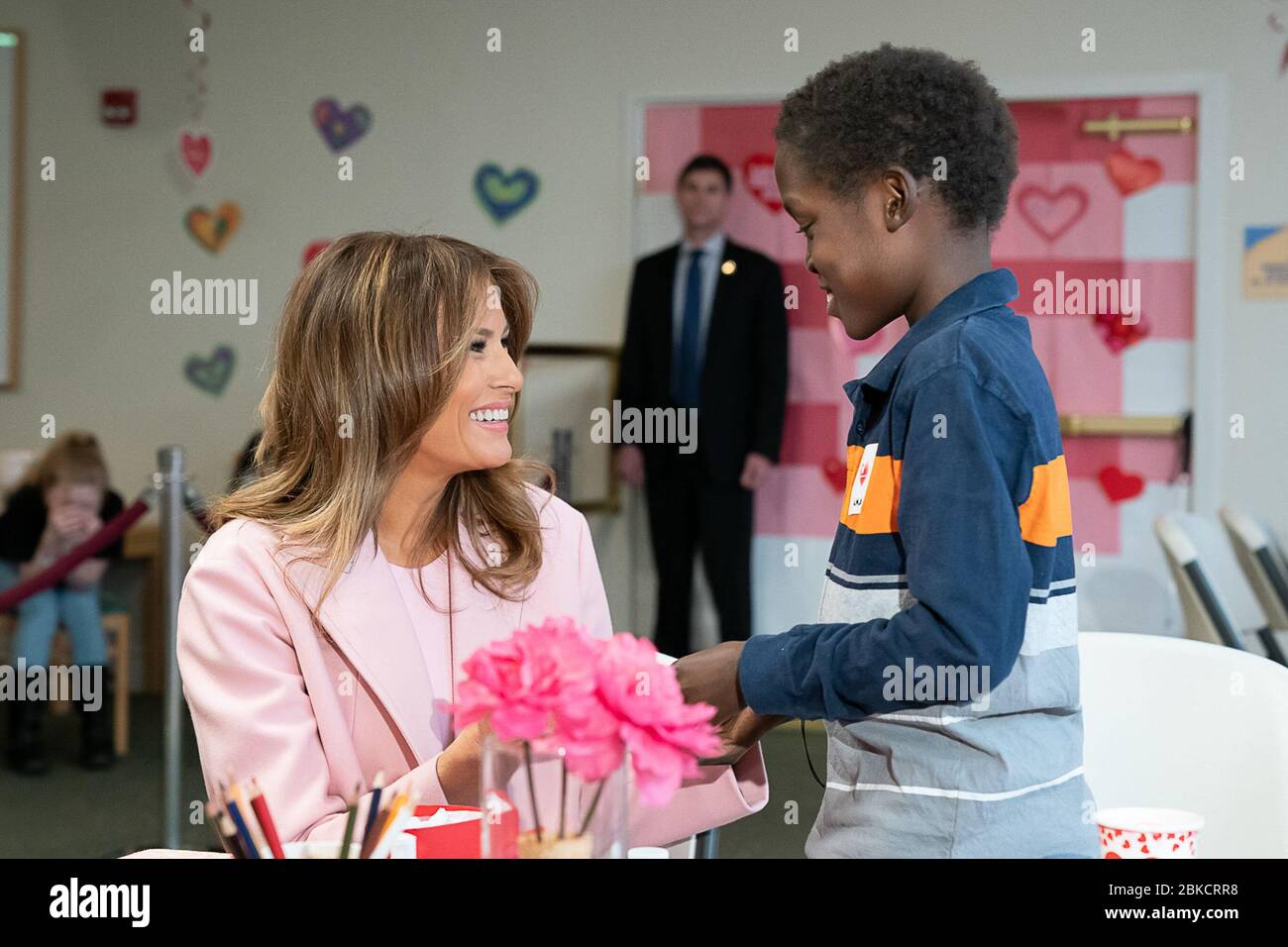 First Lady Melania Trump visita i bambini e celebra San Valentino Giovedì 14 febbraio 2019, presso la Children’s Inn presso l’Istituto Nazionale della Salute di Bethesda, Md. First Lady Melania Trump visita la Children’s Inn presso l’Istituto Nazionale della Salute Foto Stock