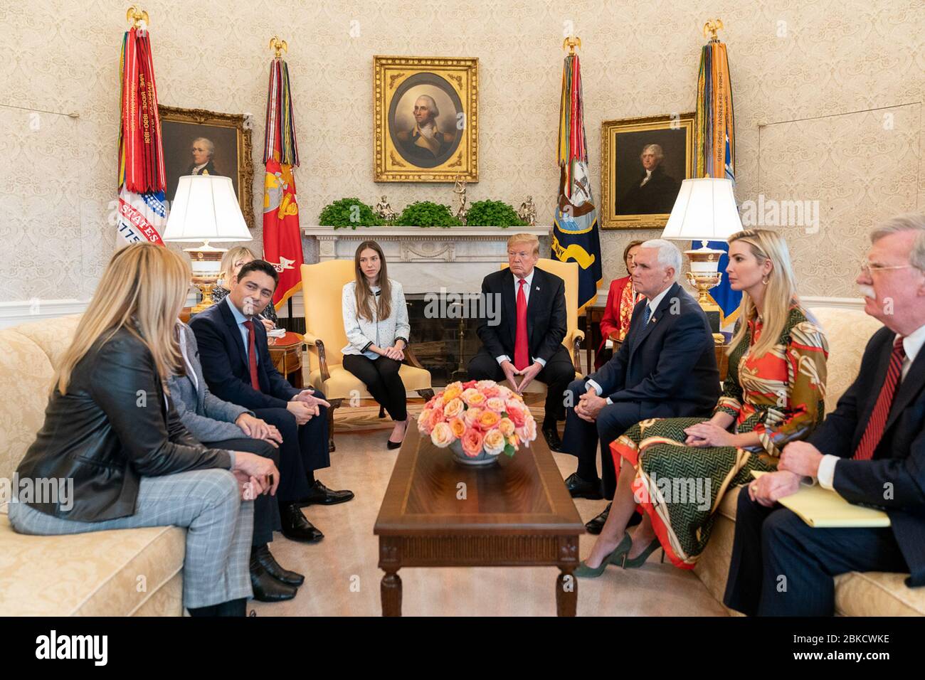 Il presidente Donald J. Trump incontra Fabiana Rosales de Guaido, la prima Signora della Repubblica Bolivariana del Venezuela, mercoledì 27 marzo 2019, presso l'Ufficio ovale della Casa Bianca. Il presidente Donald J. Trump incontra Fabiana Rosales de Guaido Foto Stock