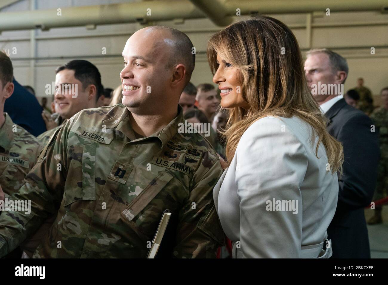 Il 15 aprile 2019, la First Lady Melania Trump e la Second Lady Karen Pence hanno partecipato ad un evento di apprezzamento militare a Fort Bragg, Carolina del Nord, dove hanno posato per foto con i membri del servizio e le loro famiglie. Foto Stock
