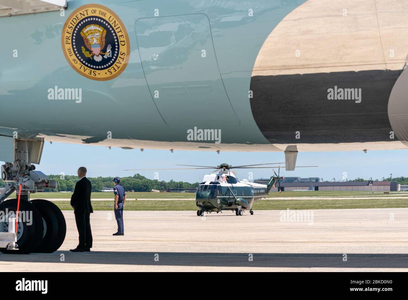 Marine One con il presidente Donald J. Trump e First Lady Melania Trump a bordo terre Venerdì, 24 maggio 2019, presso la Joint base Andrews, Md., a bordo dell'Air Force One per il suo viaggio in Giappone. Il presidente Donald J. Trump e First Lady Melania Trump Land presso la Joint base Andrews Foto Stock