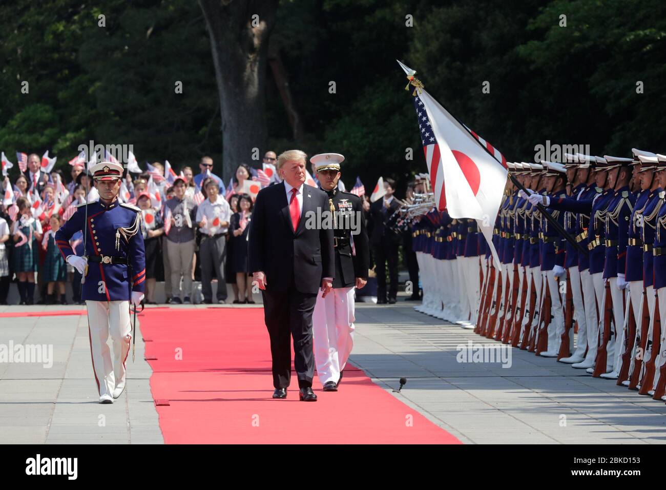 Il 27 maggio 2019, il presidente Donald J. Trump è stato accolto da una guardia d'onore durante la sua chiamata di Stato al Palazzo Imperiale di Tokyo, in Giappone, in occasione di una visita ufficiale in Giappone durante il suo viaggio. Foto Stock