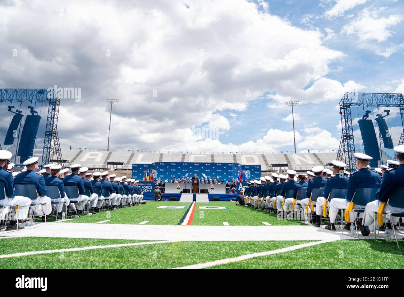 Il presidente Donald J. Trump esprime le sue osservazioni alla cerimonia di laurea dell'Accademia dell'aviazione militare statunitense del 2019 Giovedì 30 maggio 2019, presso lo stadio U.S. Air Force Academy-Falcon a Colorado Springs, Cool. La cerimonia di laurea dell'Accademia dell'aviazione militare degli Stati Uniti Foto Stock