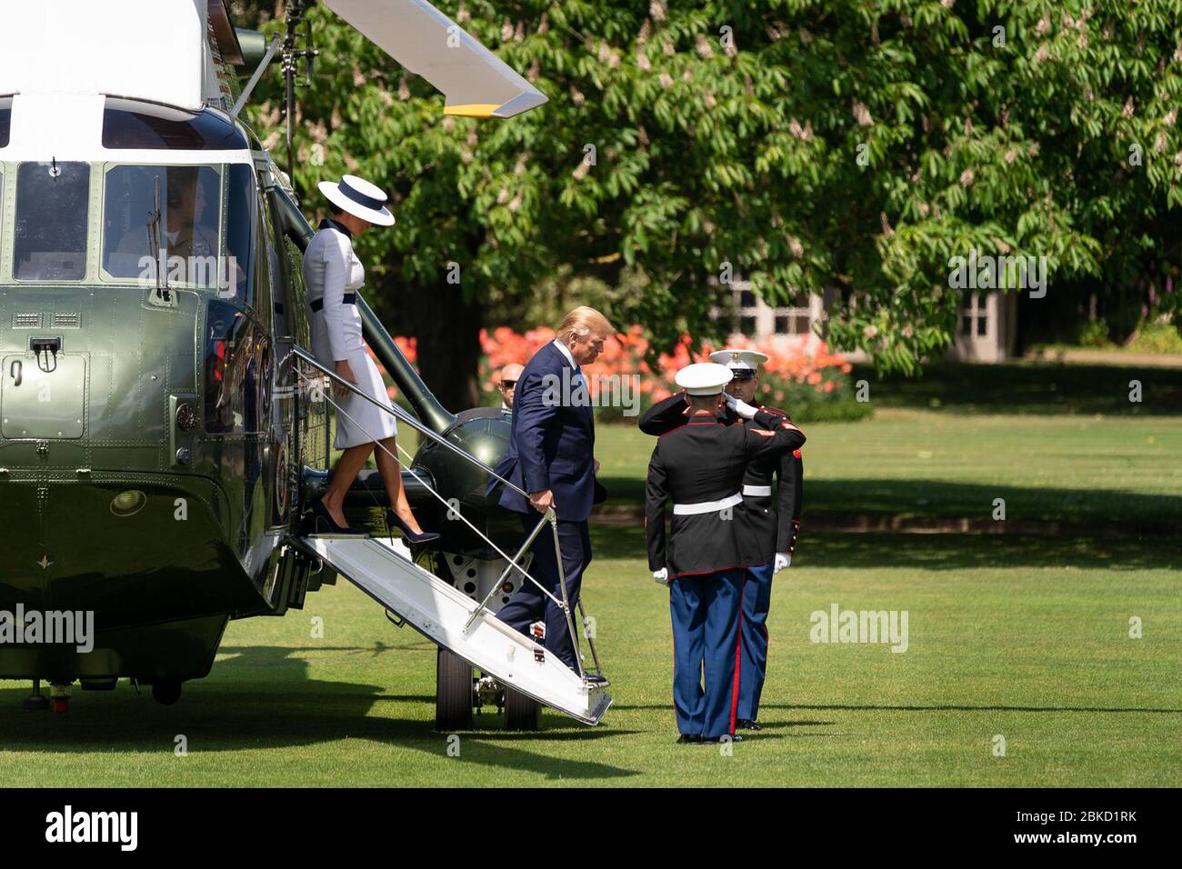 Il 3 giugno 2019, il presidente Donald J. Trump e la First Lady Melania Trump arrivarono a Buckingham Palace a Londra, sbarcando Marine One per una visita di stato durante il loro viaggio nel Regno Unito. Foto Stock