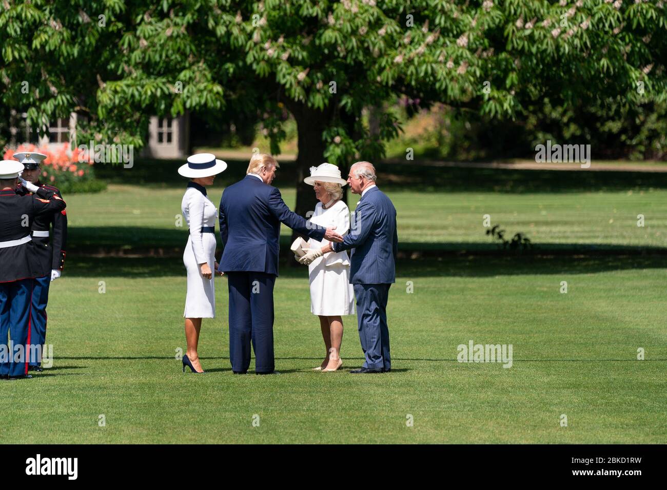 Il Presidente Trump e la First Lady Melania Trump sono accolti dal Principe di Galles e dalla Duchessa di Cornovaglia all'arrivo a Buckingham Palace a Londra il 3 giugno 2019, durante la loro visita nel Regno Unito. Foto Stock