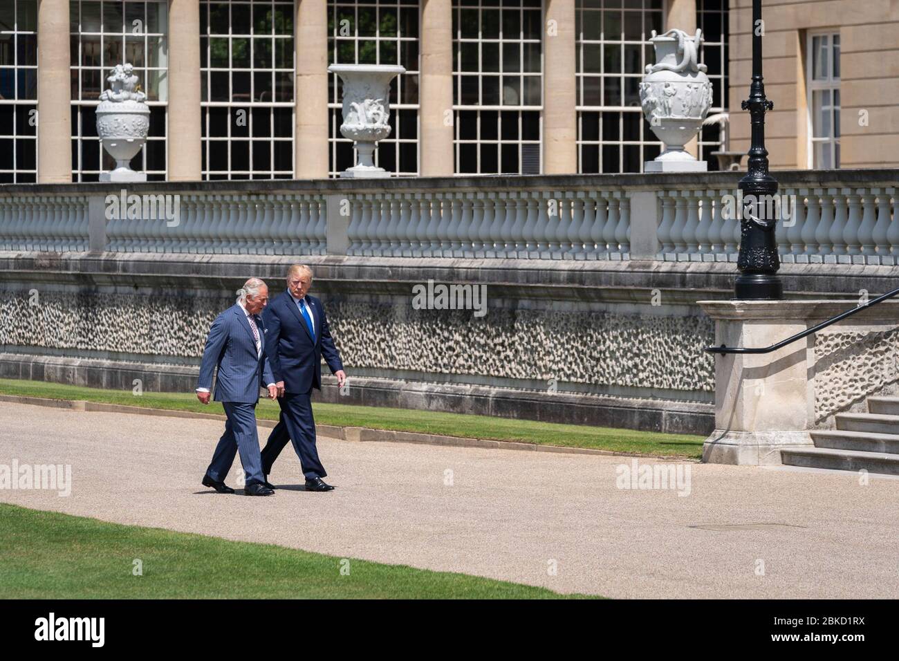 Il presidente Donald Trump e la First Lady Melania Trump arrivano a Buckingham Palace il 3 giugno 2019, dove vengono incontrati dal principe Carlo durante la loro visita di stato nel Regno Unito. Foto Stock