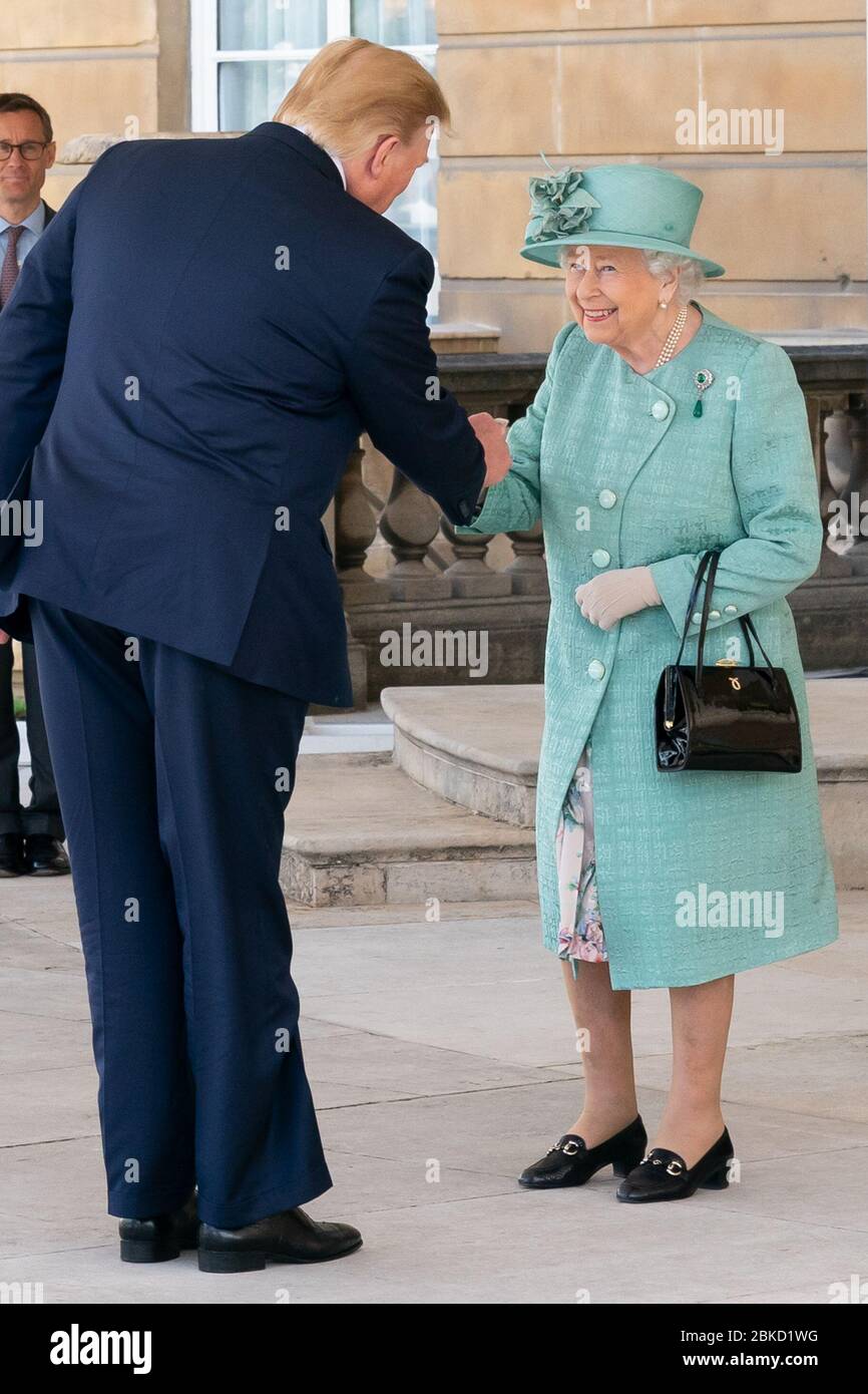 Il 3 giugno 2019, il presidente Donald J. Trump e la First Lady Melania Trump hanno salutato la regina Elisabetta II a Buckingham Palace a Londra durante un benvenuto cerimoniale come parte della loro visita di stato nel Regno Unito. Foto Stock