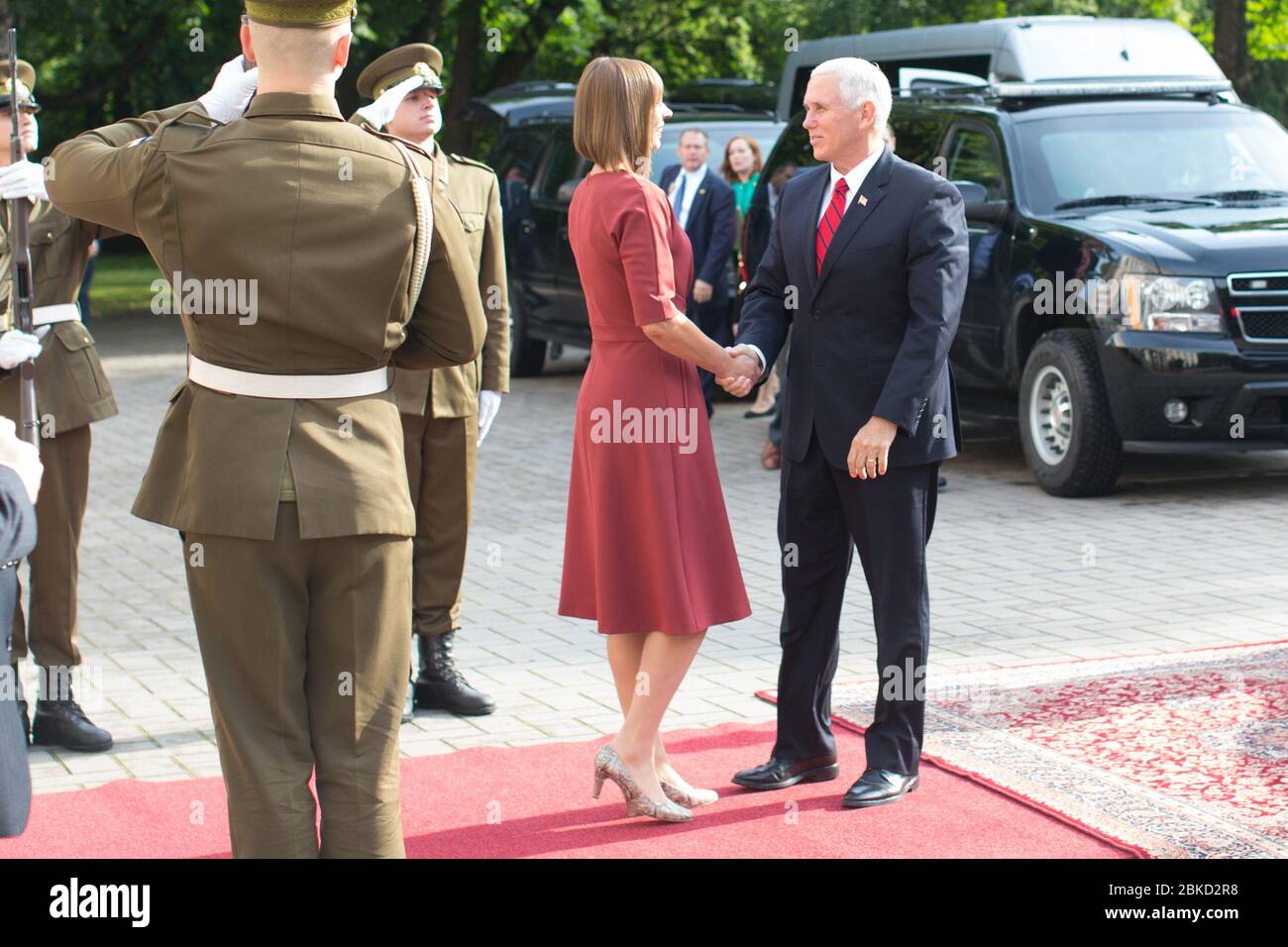 Il Vice Presidente Mike Pence e il Presidente dell'Estonia, Kersti Kaljulaid | 2017 luglio 31 il Vice Presidente Pence's Trip in Europe Foto Stock