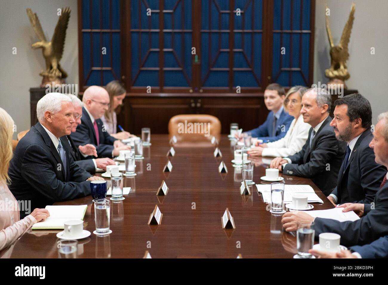 Il 17 giugno 2019, il vicepresidente Mike Pence ha incontrato il vice primo ministro italiano Matteo Salvini nella sala Roosevelt della Casa Bianca per discutere le relazioni USA-Italia e le questioni regionali. Foto Stock
