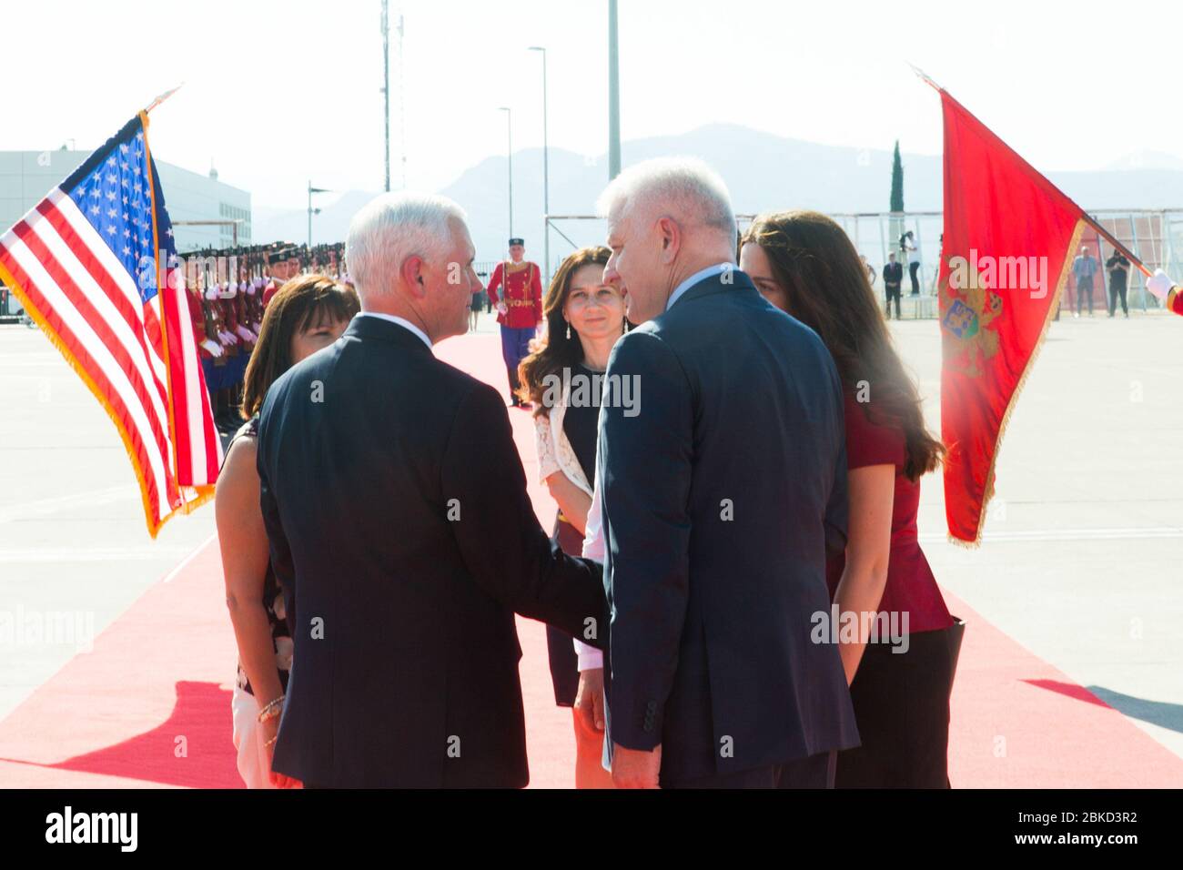 Vicepresidente Mike Pence, Sig.ra Karen Pence e primo Ministro Montenegrin Dusko Markovic | 2 agosto 2017 Vice Presidente Pence's Trip in Europe Foto Stock