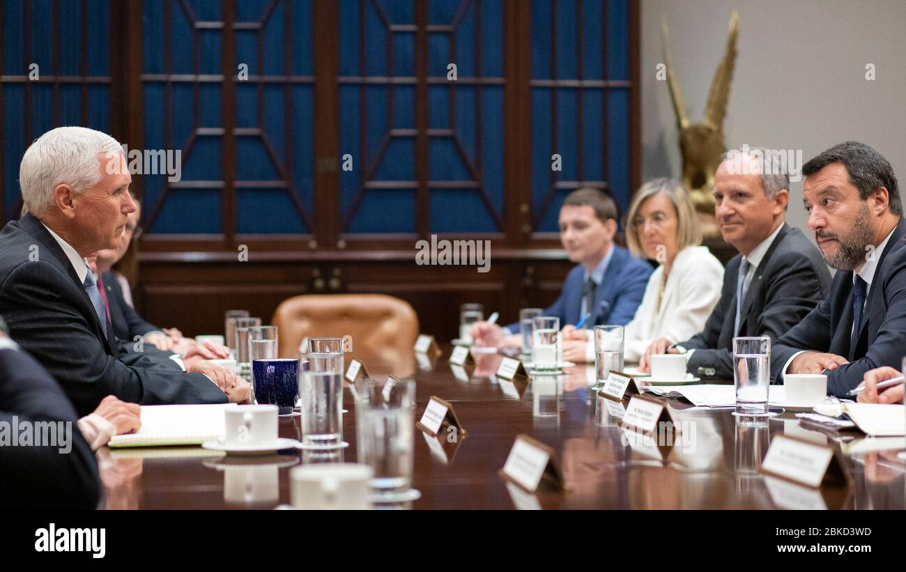 Il 17 giugno 2019, il vicepresidente Mike Pence ha incontrato il vice primo ministro italiano Matteo Salvini nella sala Roosevelt della Casa Bianca per discutere le relazioni internazionali e la cooperazione. Foto Stock