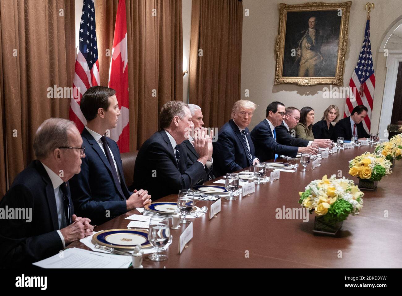 Il 20 giugno 2019, il presidente Donald Trump, il vicepresidente Mike Pence e il primo ministro canadese Justin Trudeau hanno partecipato a un pranzo di lavoro nella sala del gabinetto della Casa Bianca. Il rappresentante commerciale degli Stati Uniti Robert Lighthizer si è rivolto al gruppo sulle relazioni commerciali bilaterali. Foto Stock